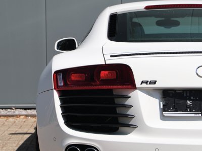 Audi R8 manual 42 liter V8 naturally aspirated 420 HP   - 34