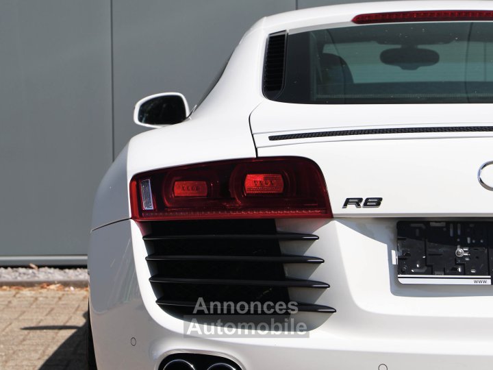Audi R8 manual 42 liter V8 naturally aspirated 420 HP - 34