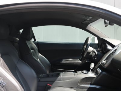 Audi R8 manual 42 liter V8 naturally aspirated 420 HP   - 35