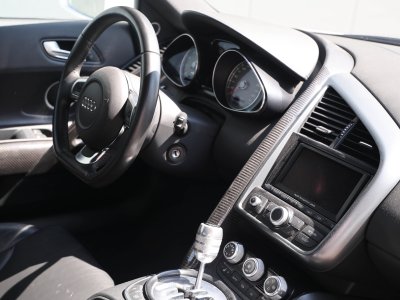 Audi R8 manual 42 liter V8 naturally aspirated 420 HP   - 36
