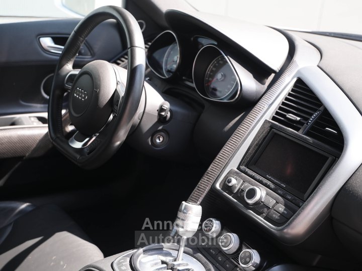 Audi R8 manual 42 liter V8 naturally aspirated 420 HP - 36