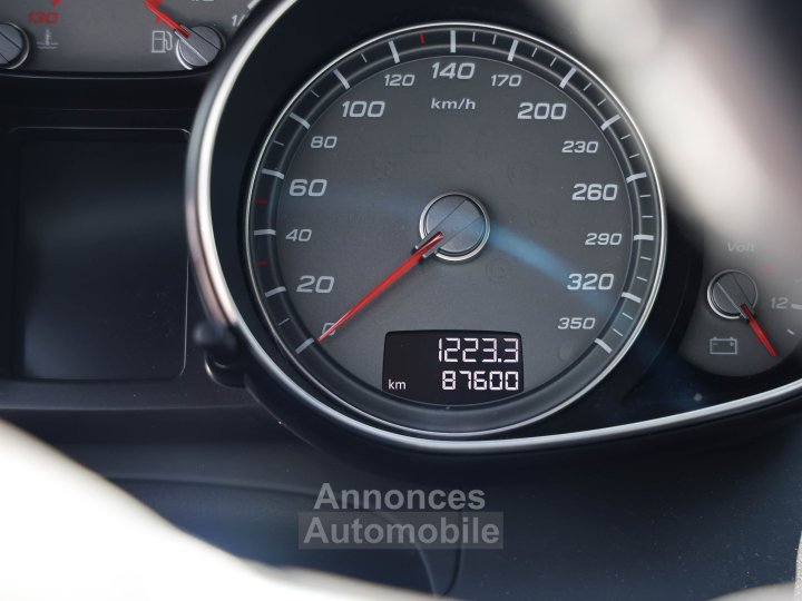 Audi R8 manual 42 liter V8 naturally aspirated 420 HP - 37