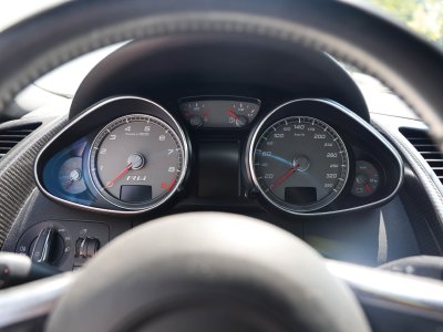 Audi R8 manual 42 liter V8 naturally aspirated 420 HP   - 38