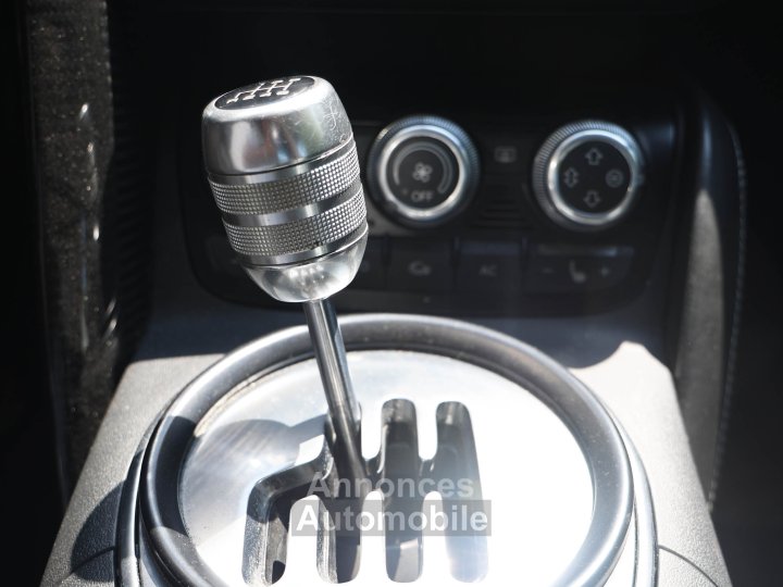 Audi R8 manual 42 liter V8 naturally aspirated 420 HP - 39