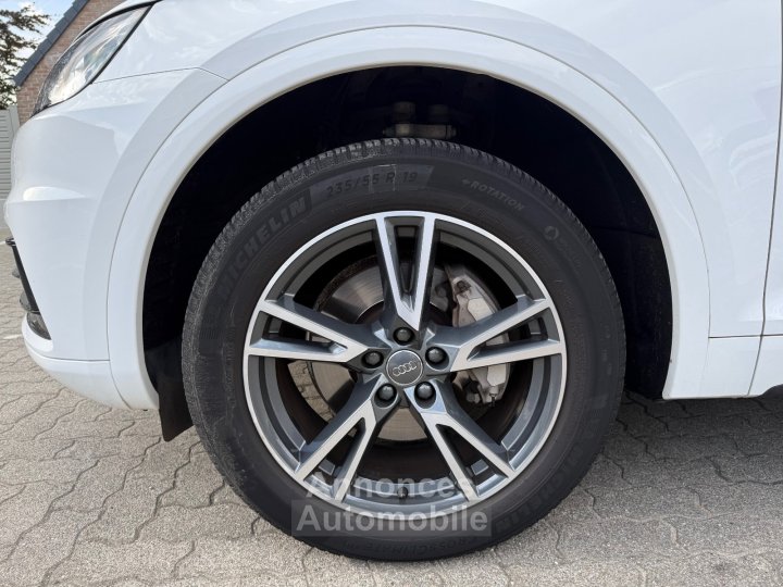 Audi Q5 20 TDI 163 S tronic 7 Quattro Design Luxe Garantie 12 Mois Toit Ouvrant Sièges Chauffants Carplay Hayon Electrique Virtual - 14