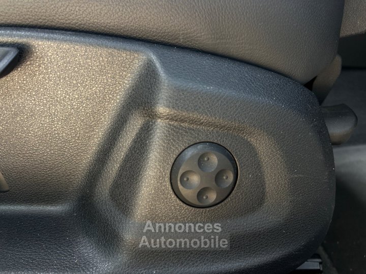 Audi Q3 20 TDI 184 ch S tronic 7 Quattro S line / FULL OPTIONS / ENTRETIEN COMPLET / DISTRIBUTION EFFECTUÉE - 30
