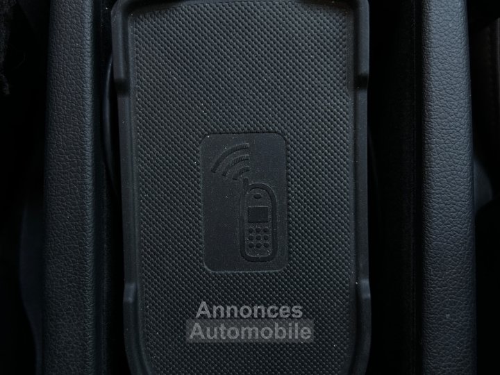Audi Q3 20 TDI 184 ch S tronic 7 Quattro S line / FULL OPTIONS / ENTRETIEN COMPLET / DISTRIBUTION EFFECTUÉE - 33