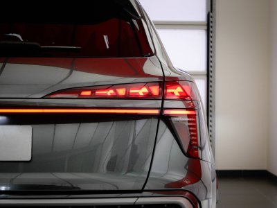 Audi Q3 HYBRIDE e-hybrid 272 ch S tronic 6 S line   - 21