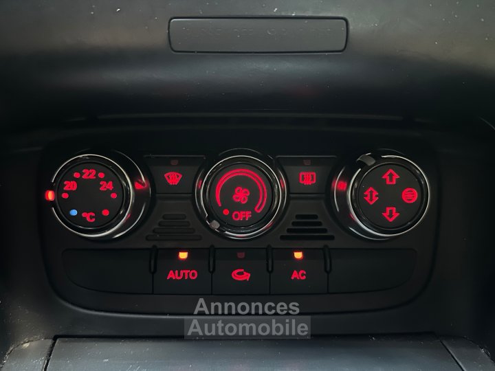 Audi TT 20 TFSI 200 S line S-Tronic A - 25