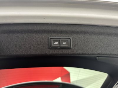 Audi Q3 45 TFSIe 245 ch S tronic 6 S line   - 9