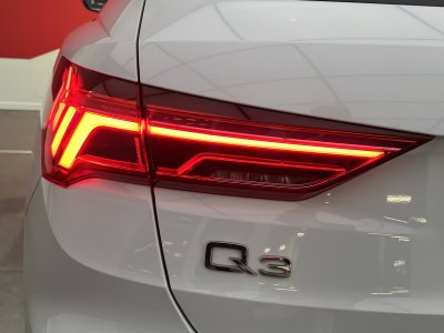 Audi Q3 45 TFSIe 245 ch S tronic 6 S line   - 58
