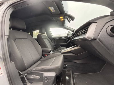 Audi A3 Sportback IV 30 TFSI 110ch Business line S tronic 7 - 8