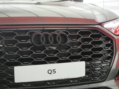 Audi Q5 Sportback 55 TFSIe 367 S tronic 7 Quattro Black Edition   - 3
