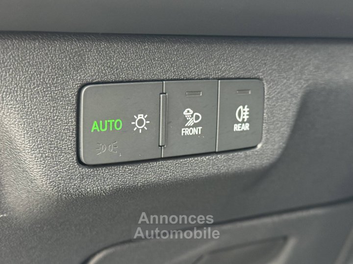 Audi Q3 HYBRIDE e-hybrid 272 ch S tronic 6 Design - 36