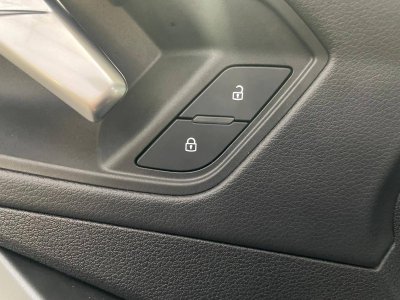 Audi Q3 45 TFSIe 245 ch S tronic 6 S line   - 16