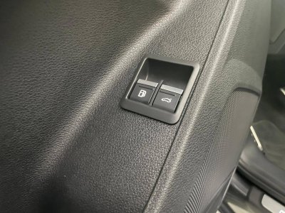 Audi Q3 45 TFSIe 245 ch S tronic 6 S line   - 17