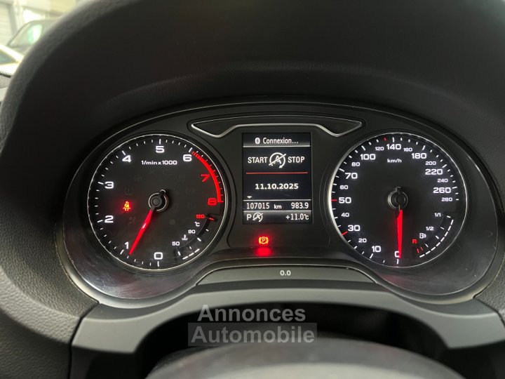 Audi A3 18 TFSI 180 S Line S tronic 7 / SIEGES DIAMANTS - 17