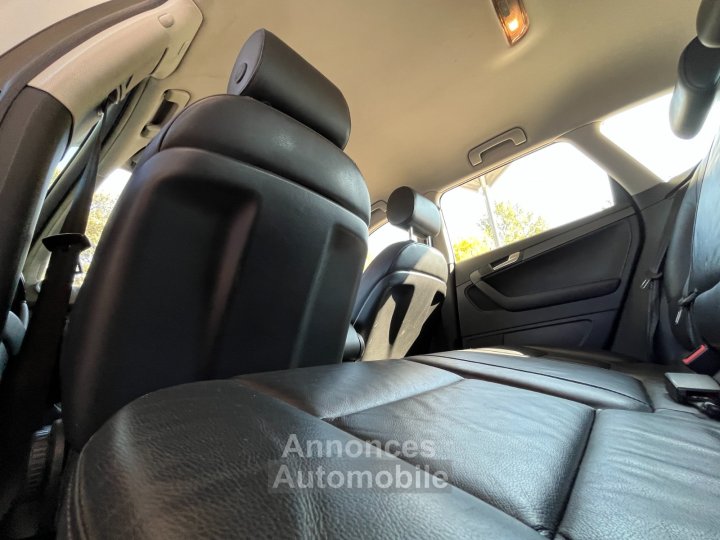 Audi A3 Sportback 16 TDI 105 FAP Ambition Luxe / Distribution a jour - 16
