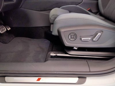 Audi Q3 HYBRIDE e-hybrid 272 ch S tronic 6 S line   - 4