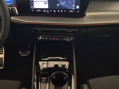 Audi Q3 HYBRIDE e-hybrid 272 ch S tronic 6 S line   - 8