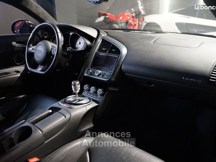 Audi R8 V8 | 23 500km Boîte Manuelle Carbone Int-Ext Bang & Olufsen Cuir Nappa Étendu Alcantara GPS Plus - 13