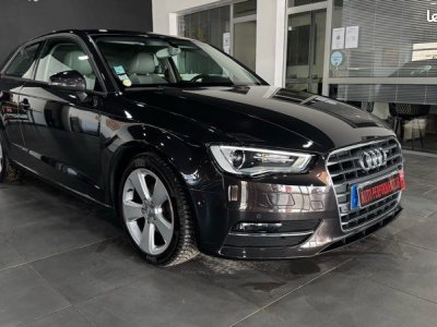 Audi A3 16 TDI 105 Ch Ambition Luxe Sièges chauffants Regulateur de vitesse Bluetooth Détecteur d’angles mort Radars stationnement Phares Xénon Climatisation   - 2