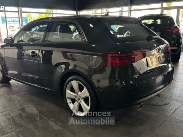 Audi A3 16 TDI 105 Ch Ambition Luxe Sièges chauffants Regulateur de vitesse Bluetooth Détecteur d’angles mort Radars stationnement Phares Xénon Climatisation - 3