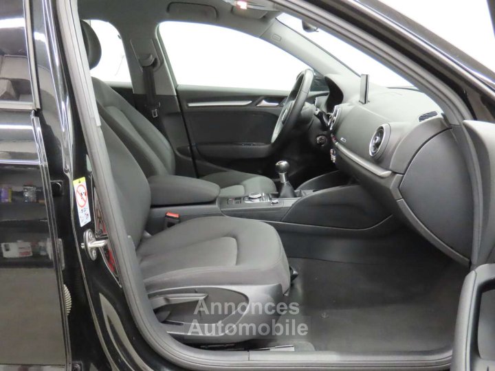 Audi A3 Sportback 30TFSi Design - 5