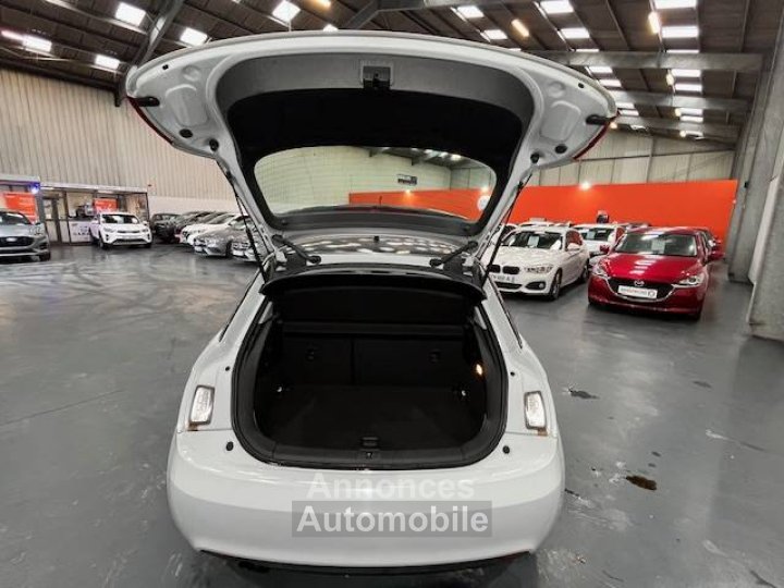 Audi A1 16 TDI 90ch FAP Urban Sport S tronic 7 - 6