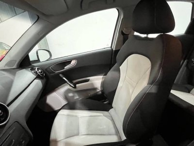 Audi A1 16 TDI 90ch FAP Urban Sport S tronic 7   - 14