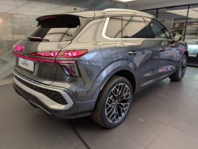 Audi Q3 HYBRIDE e-hybrid 272 ch S tronic 6 S line   - 8