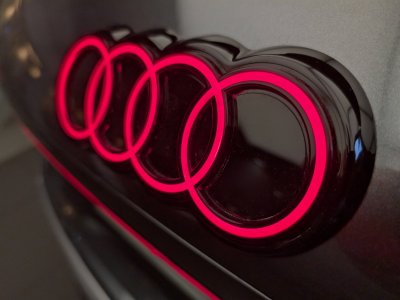 Audi Q3 HYBRIDE e-hybrid 272 ch S tronic 6 S line   - 11