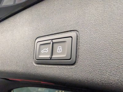 Audi Q3 HYBRIDE e-hybrid 272 ch S tronic 6 S line   - 13