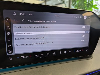 Audi Q3 HYBRIDE e-hybrid 272 ch S tronic 6 S line   - 41