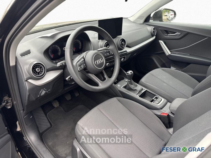 Audi Q2 30 TFSI Kamera-Car Play-SHZ- - 10