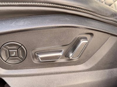 Audi Q8 60 TFSI e 462ch Comp&eacute;tition quattro tiptronic 8   - 13