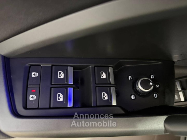 Audi Q3 Sportback 45 TFSIe  245 ch S tronic 6 S line - 16