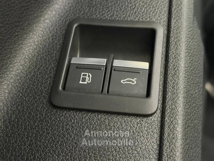 Audi Q3 Sportback 45 TFSIe  245 ch S tronic 6 S line - 17