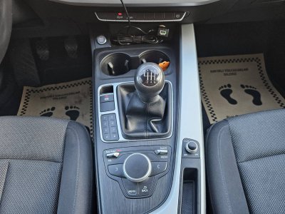 Audi A4 20 TDI 150cv ULTRA   - 12