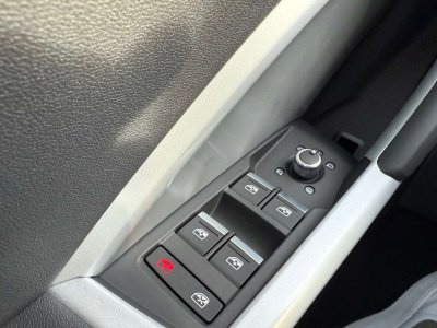 Audi Q3 SUV 20 TDi S line tronic - 20