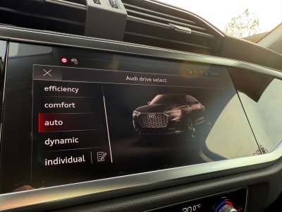 Audi Q3 SUV 20 TDi S line tronic - 22