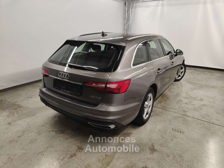 Audi A4 Avant 30TDi STRONIC - 6