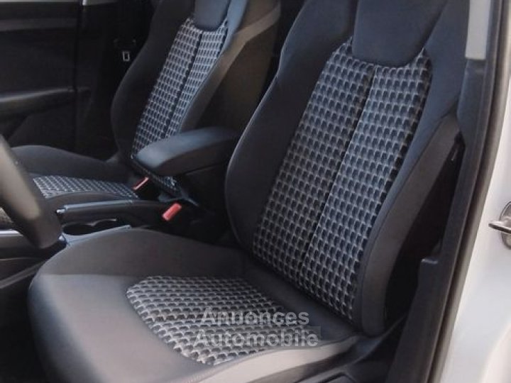 Audi A1 Sportback 15 35 tfsi 150ch business line s-tronic bva carplay sieges chauffants - 11