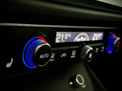 Audi Q3 Sportback 20TDiQuattroFULLS-LINE-COCKPIT-TO-CUIR - 22