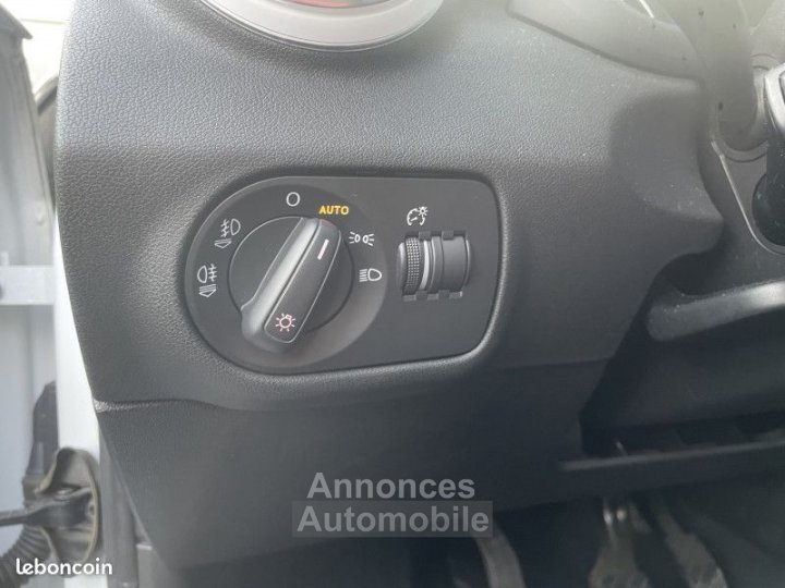 Audi A1 Sportback 16 TDI 90CH FAP S LINE 5 PLACES - 17