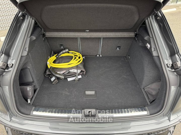Audi Q3 HYBRIDE e-hybrid 272 ch S tronic 6 Design - 31
