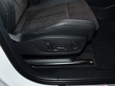 Audi Q3 Sportback S-Line 35 TDI 150 S-Tronic GPS Virtual Hayon Pré Sense Car Play Caméra Lane Efficience JA 19 - 17