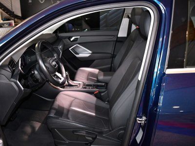 Audi Q3 Sportback Design Luxe 35 TDI 150 Quattro S-Tronic GPS ACC Attelage Cuir Hayon Pré Sense Virtual TO Lane JA 19   - 15