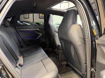 Audi A3 IV (2) Berline 15 35 TFSI Mild Hybrid 150 S Line S Tronic 7 1° Main FR Options%2B%2B%2B a - 17