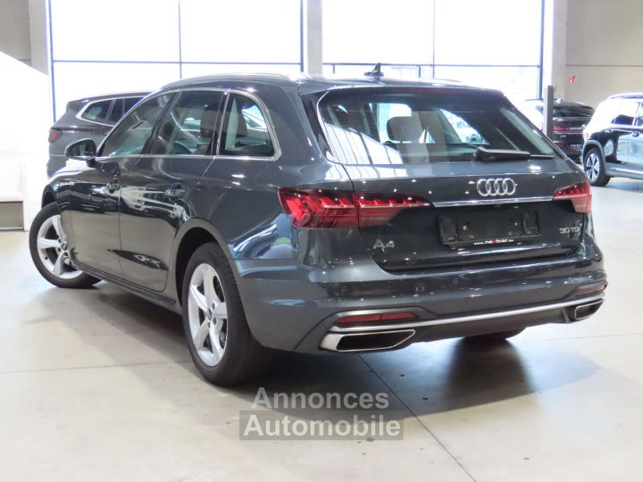 Audi A4 30TDi Avant Adv STRONIC - 4